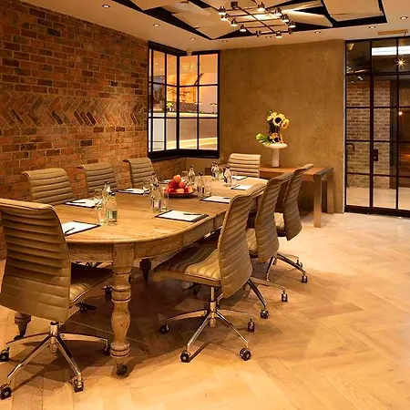 The Address Connolly בריי