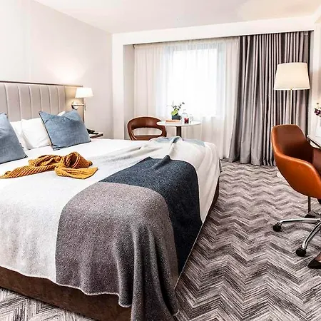 The Address Connolly בריי