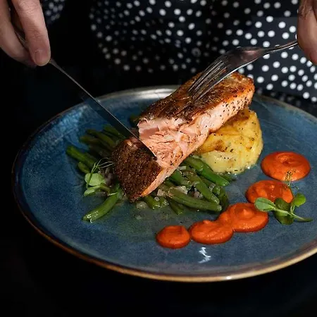 The Address Connolly בריי